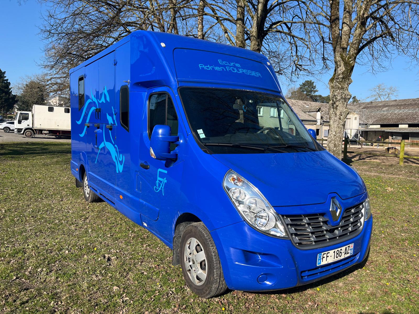 Camion Bleu vu en biais