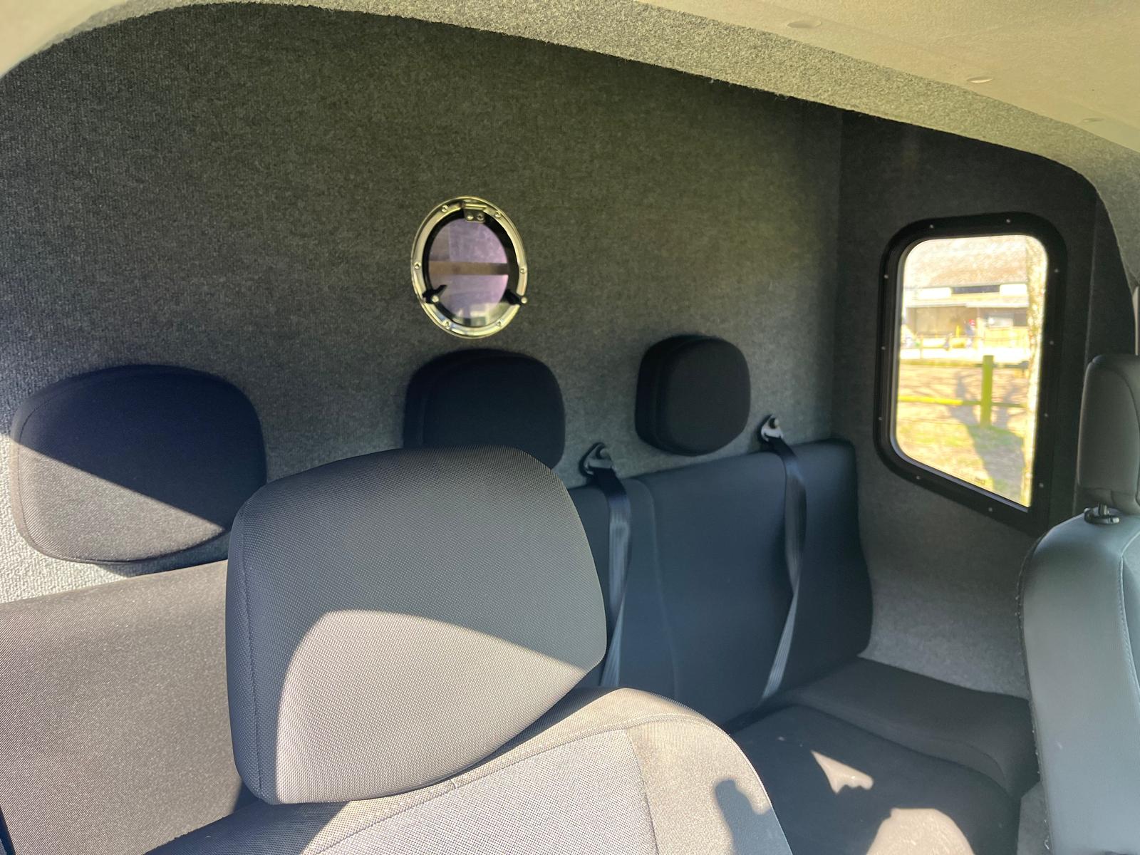 Camion Bleu, vu de l'intérieur : 5 sièges
